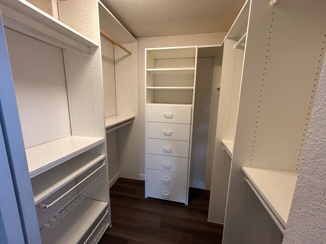 Building Photo - Rent Today LEASE!! Elegant 3-Bedroom Home with Modern Design & Prime Location