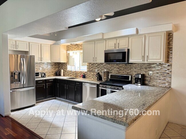 Building Photo - Incredible City Views In Western Hills Est...