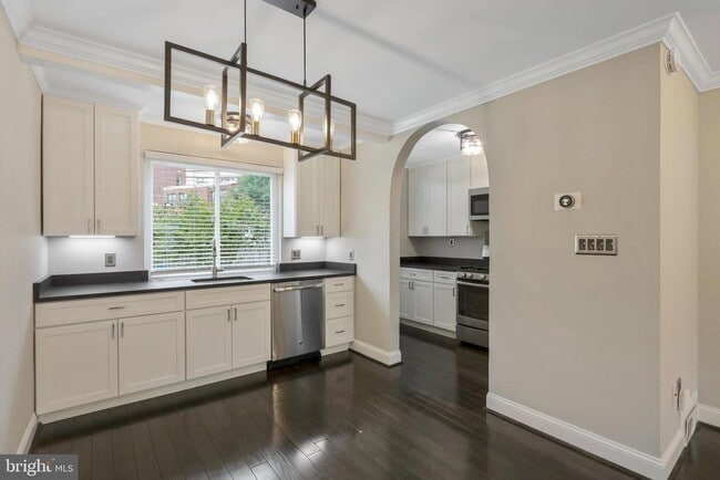 Building Photo - 3030 Manning St