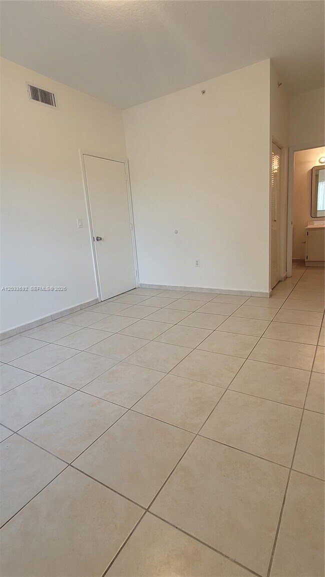 Building Photo - 7280 NW 114th Ave
