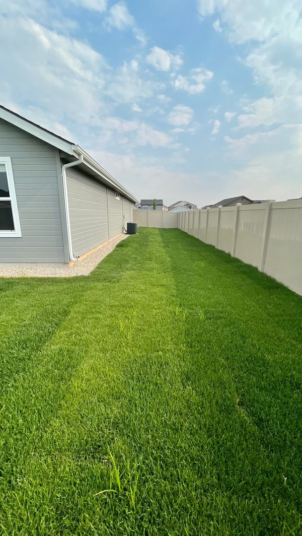 Building Photo - $2,199.00 / Large 4 bed 2 bath / 3 car gar...