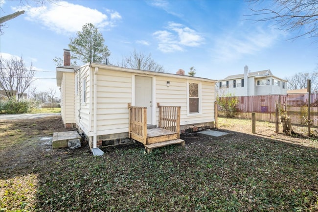 Building Photo - 1609 Buren St