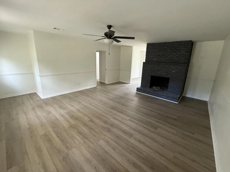 Building Photo - 119 Road 1252