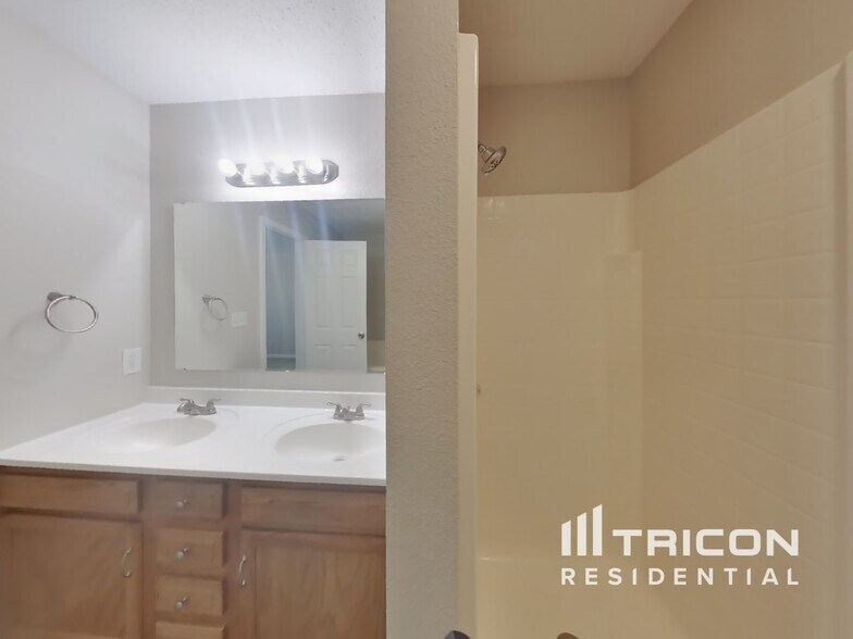 Building Photo - 7237 Kimble Dr