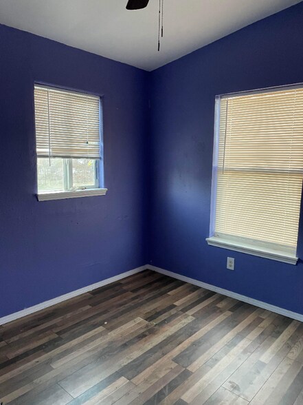 Building Photo - 9713 Sycamore Dr