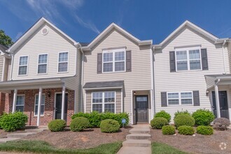 Building Photo - Townhome in a great location!