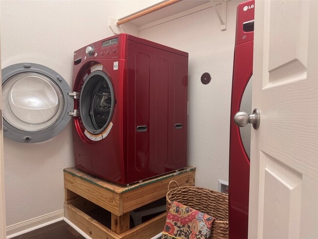 Building Photo - 302 Broken Pine Ct