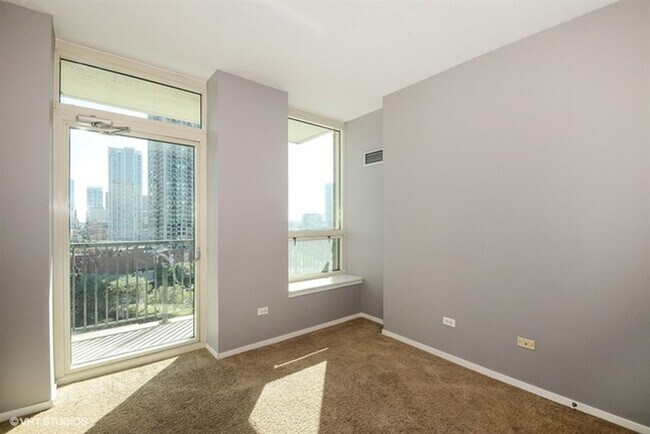 Building Photo - 600N N Kingsbury St