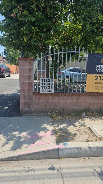 Building Photo - 11334 Oxnard St