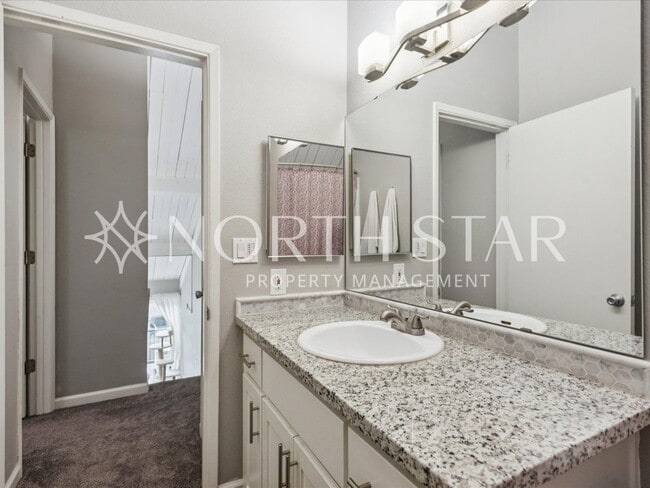 Building Photo - Mt. Park Condo with High Ceilings