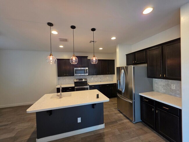 Building Photo - 2756 E Hickory St