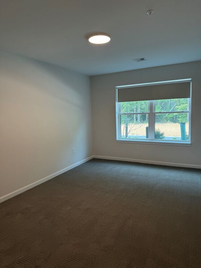 Building Photo - One Bedroom with Den , so many possibilities!