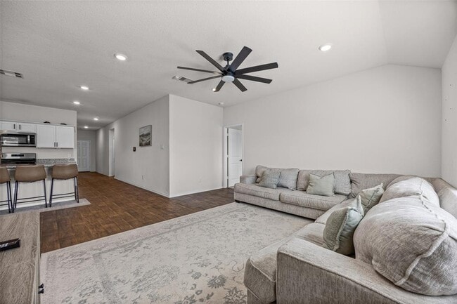 Building Photo - 325 Granary Dr