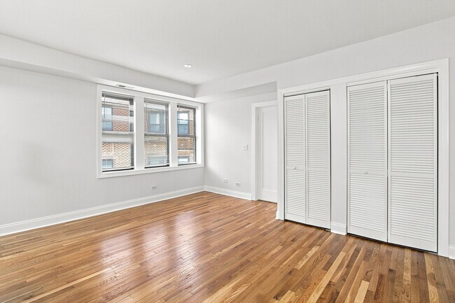 Building Photo - 3729 N Elston Ave