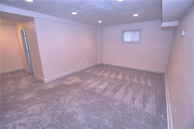 Building Photo - 417 10th St NE