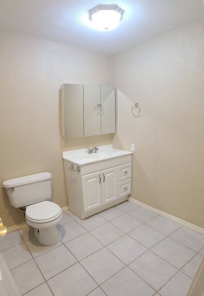 Building Photo - 2901 Robin Hill Ln