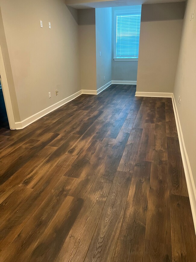 Building Photo - Luxury 3BR/3.5BA Townhome w/ 2-Car Garage in Gated Community