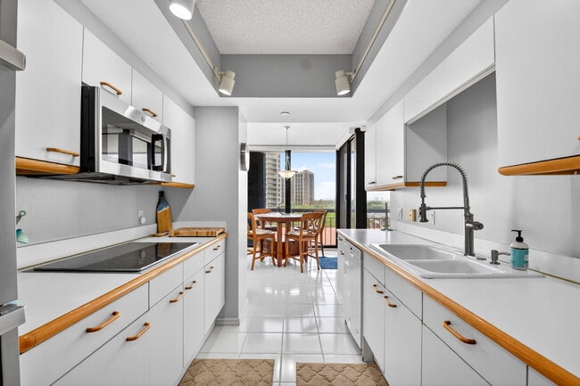 Building Photo - 4100 N Ocean Dr