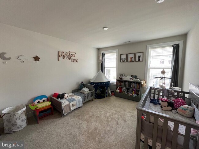 Building Photo - 405 Redbud Ln