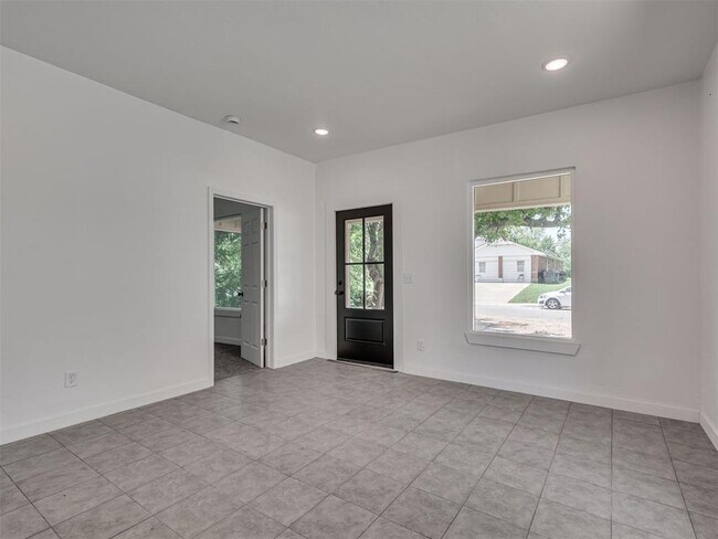 Building Photo - 1814 N Jordan Ave