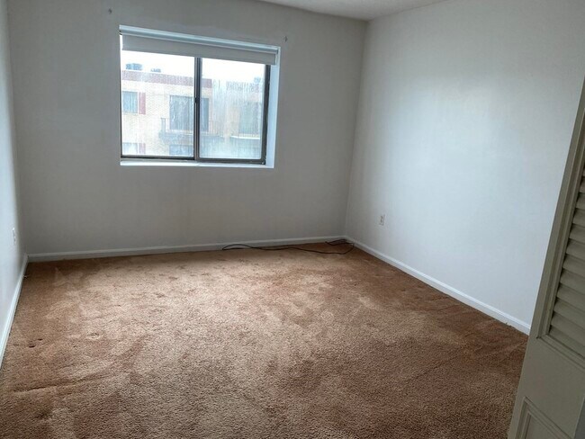 Building Photo - 406 Broadway