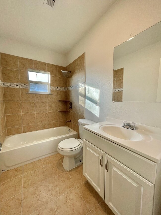 Building Photo - 1755 W 6th St