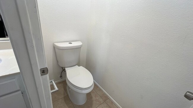 Building Photo - (APPLICATION PENDING) East Lancaster Home