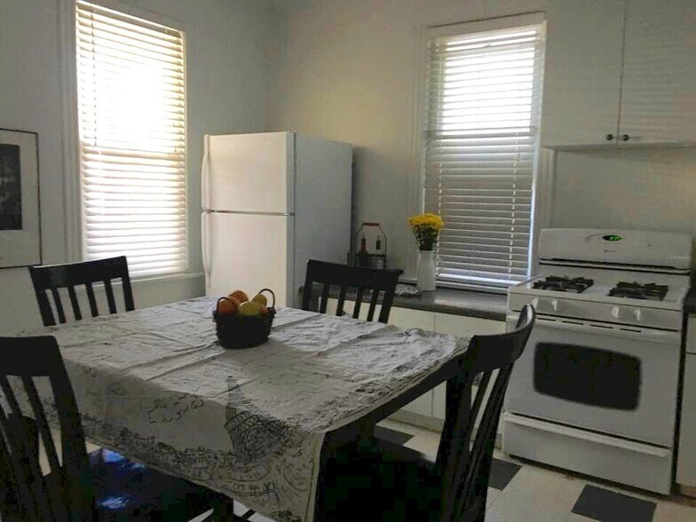 Kitchen - 2106 W Fletcher St