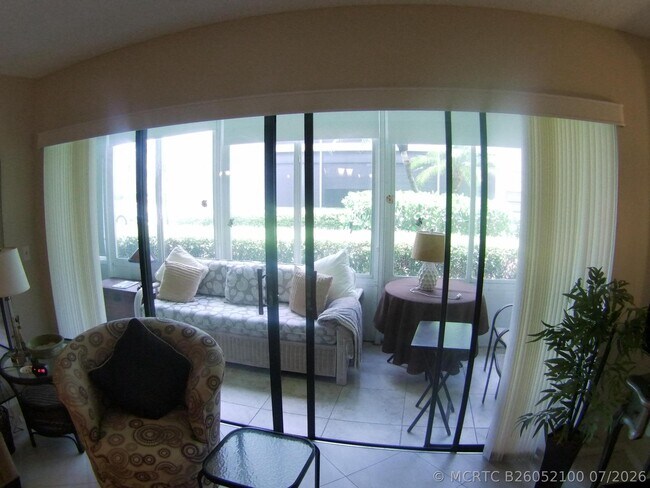 Building Photo - 22 Capri A