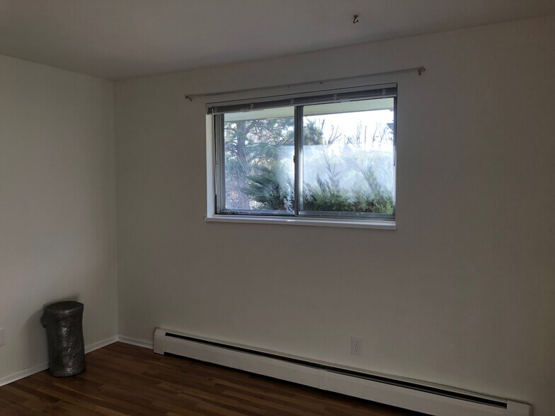 Bedroom - 1265 Fairfield Dr