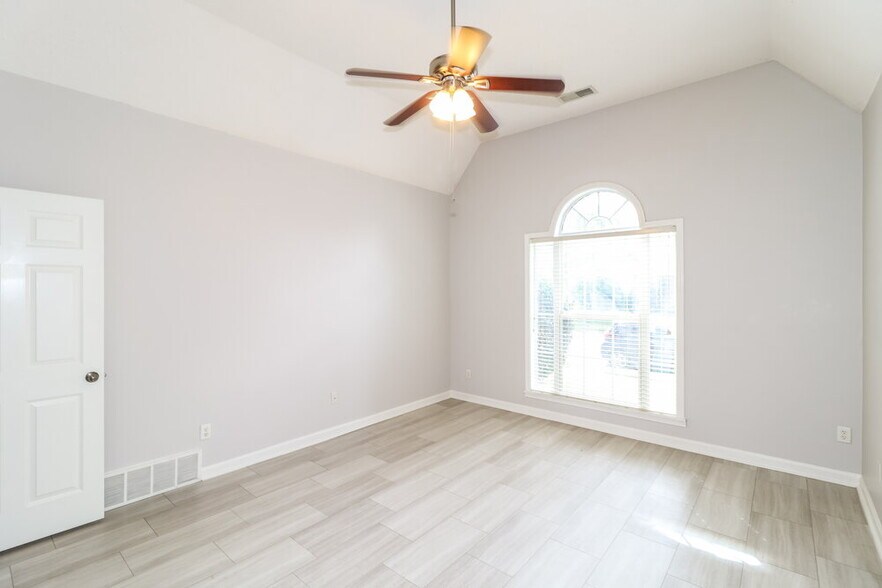 Building Photo - 1112 Averett Ln