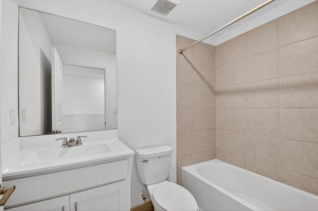 Building Photo - 6933 Harbours Edge Ave
