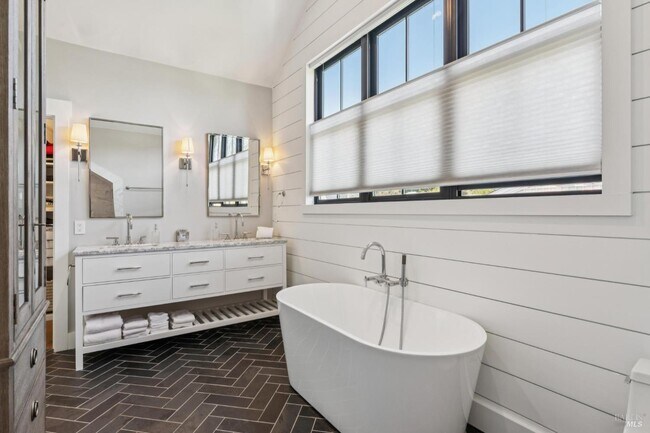 Building Photo - 1810 Quail Ct