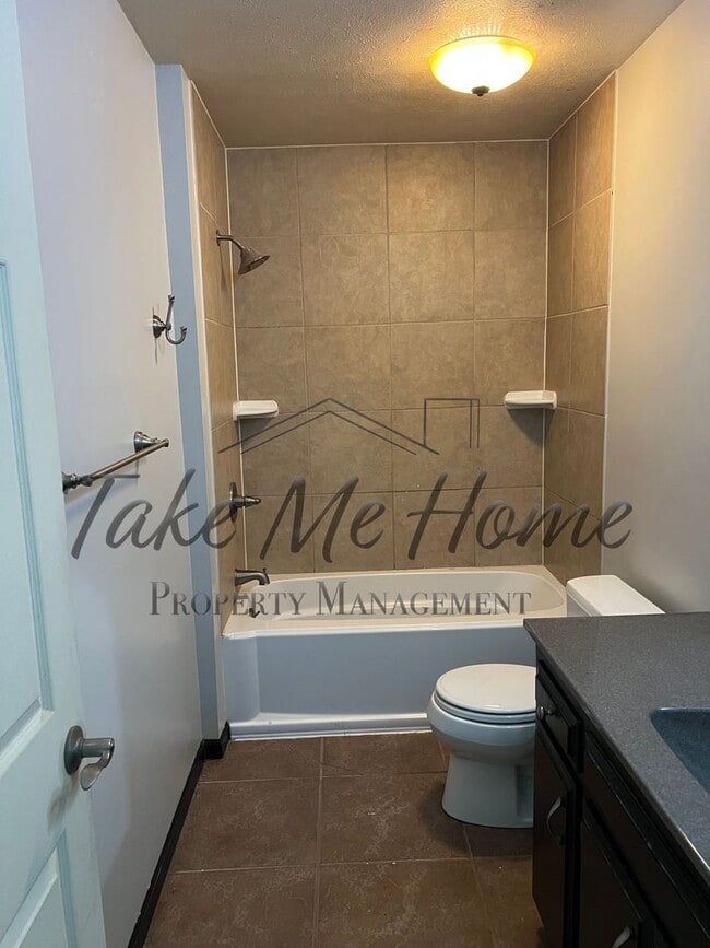 Building Photo - 3 Bedroom Basement Home in Kickapoo District!