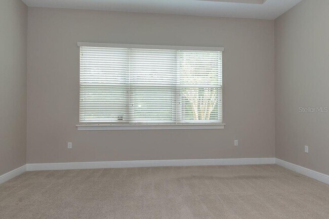 Building Photo - 906 Victoria Hills Dr S