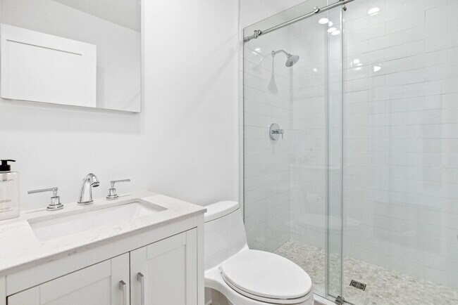 Building Photo - 130 Gaymoor Dr