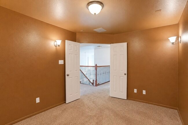 Building Photo - 3303 Belmont River Ln
