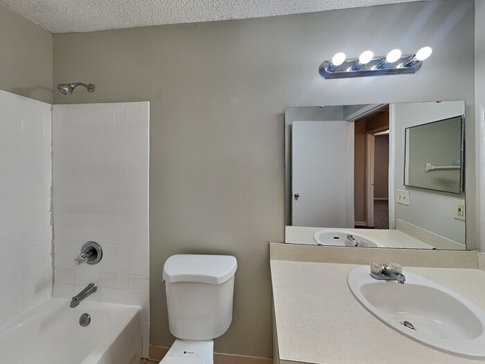 Building Photo - 6235 Cranberry Ln E