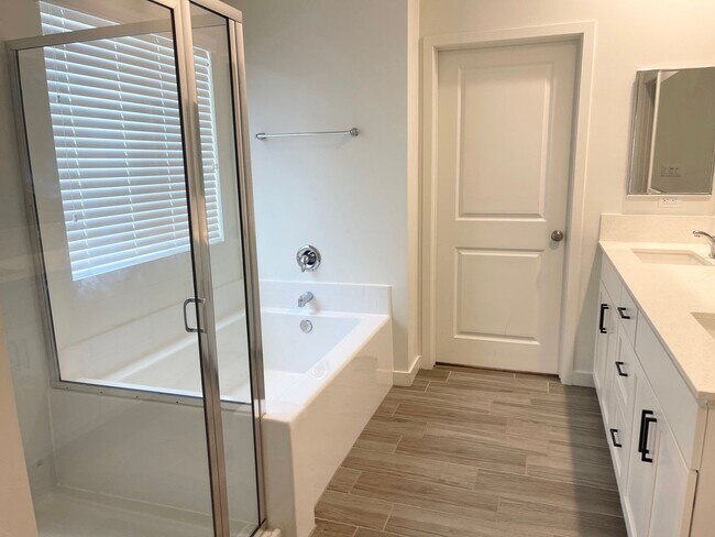 Building Photo - Gorgeous home for rent in SW Bakersfield- ...