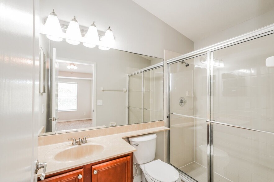 Building Photo - 18136 Cypress Bay Pkwy