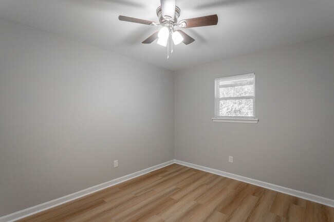 Building Photo - 2703 E 25th St