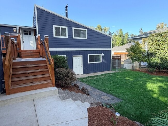 Building Photo - Spacious Home with Office, Studio, Workshop - Endless Possibilities!