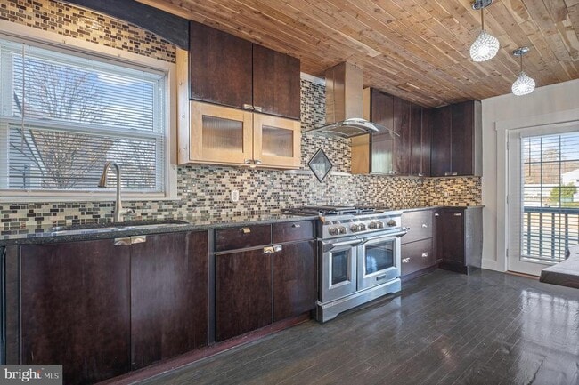 Building Photo - 312 N Hammonds Ferry Rd