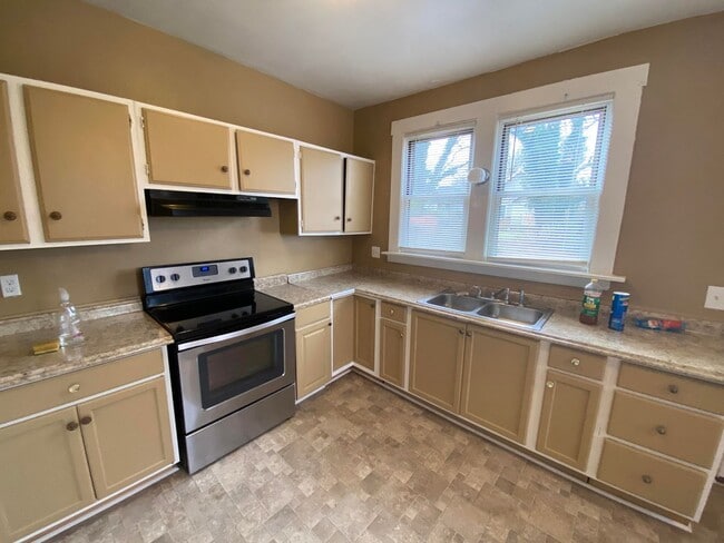 Building Photo - Updated Three Bedroom with Flat Yard