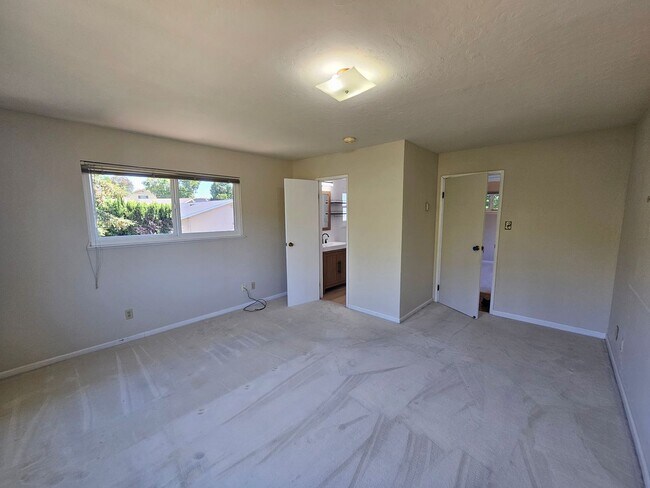Building Photo - REGAL 4 Bed/3 Bath Home in FREMONT