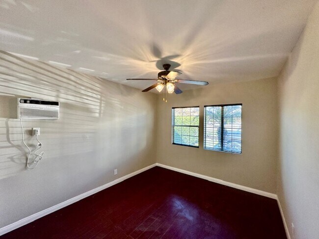 Building Photo - Oxnard ( M )