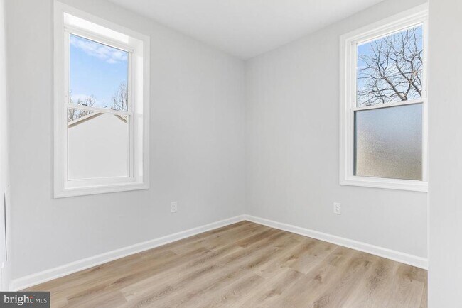 Building Photo - 6613 Fairmount Ave