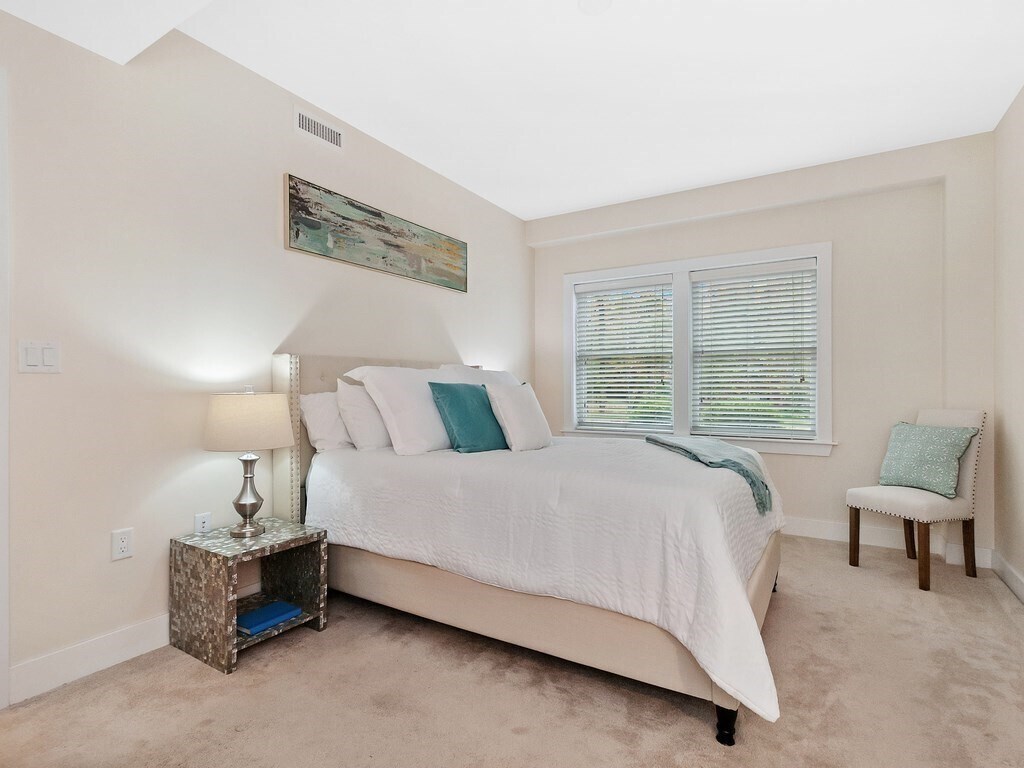 Building Photo - 321 Hammond Pond Pky