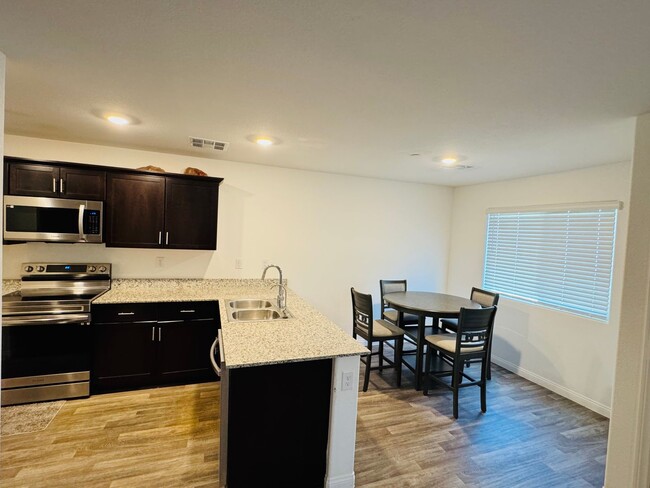 Building Photo - Semi-Furnished 3-bedroom, 2.5-bath townhou...