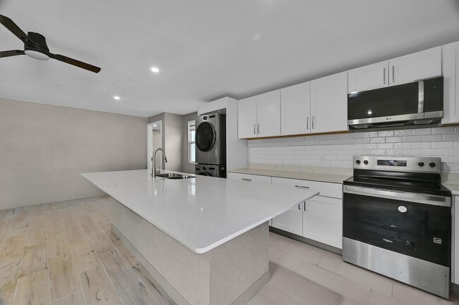 Building Photo - 6375 86th Ln